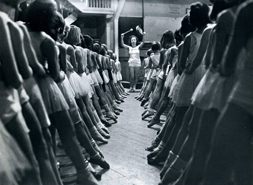 the-night-picture-collector:

Alfred Eisenstaedt, Truempy Ballet...