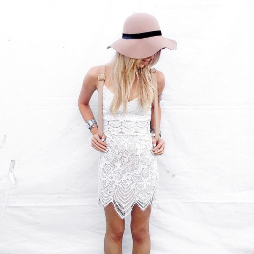 meghanrosette:

coachella clothes speak to me 🌸 ️cc: @mengdah (at Coachella Music Festival)