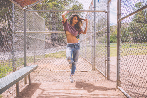 vanstyles:On the fence with Johanna Gomez. - Bonjour Mesdames
