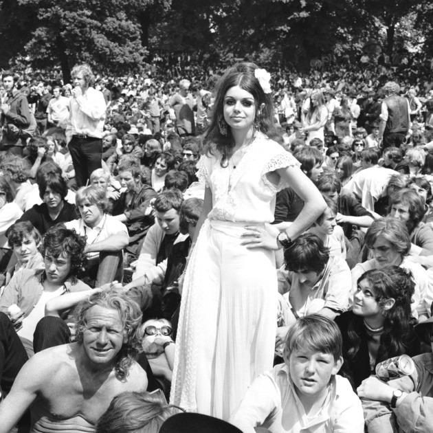 heroinsight:



5th July 1969: A woman standing among the crowds gathered in Hyde Park to see the Rolling Stones in concert. (Photo by Reg Burkett/Express/Getty Images)
