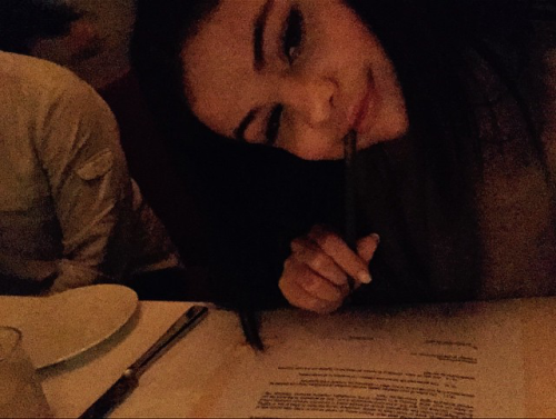 @selenagomez: Guess who’s officially an Interscope artist ☺️ #thisiswhatdreamsaremadeof