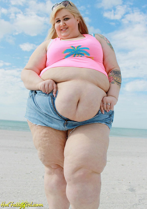 sellyoulite:

nothing more sexy, than a girl in pursuit of obesity !