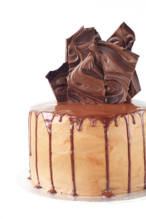 chocolateguru:

Chocolate Fudge Layer Cake
