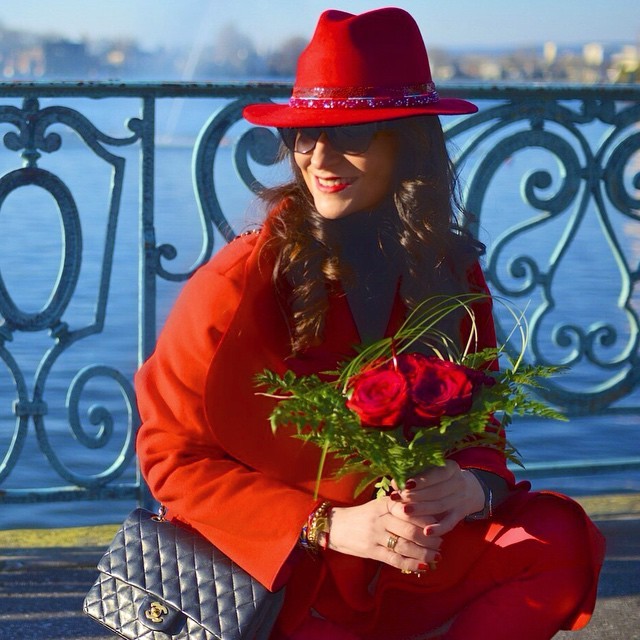 #Happy #valentinesday ❤️🌹❤️
.

#love #red #rojo #passion #rouge #lipstick #girl #love #amenapih #hipanema #hat #roses
@amenapih 
www.sofrench.pro