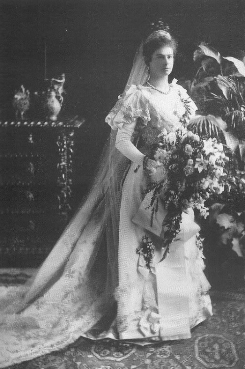 aureumnubis:Auguste Maria Luise of Bavaria in her wedding dress

Sissi&rsquo;s granddaughter