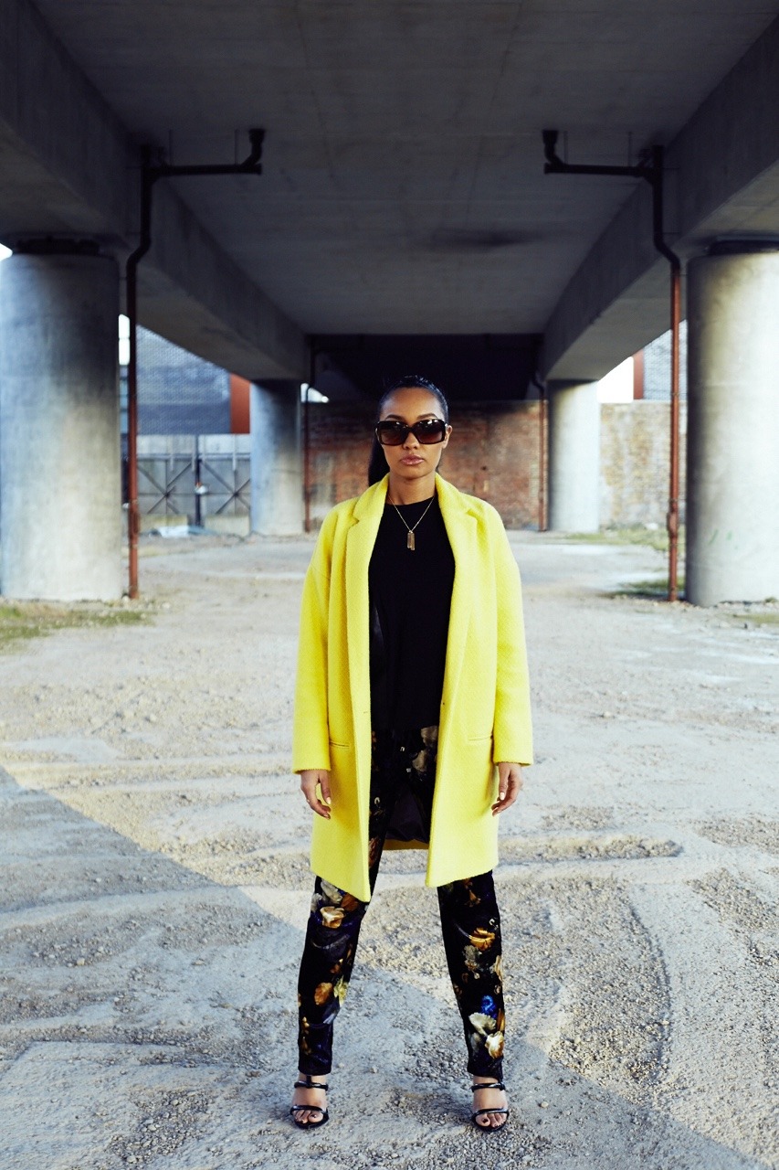 A Pop of Yellow 

Bringing some colour to the over pass!
LeighLoves saying hello to the Spring months with this bright yellow stand out over coat. 
Stand out from the crowd in bold, bright colours this spring. 

Over Coat- River island 
Top- Top Shop
Trousers- River Island 
Shoes- Kurt Geiger 
Sunglasses- Chanel