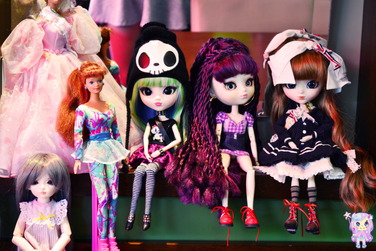 Bonecas Pullip e Barbie