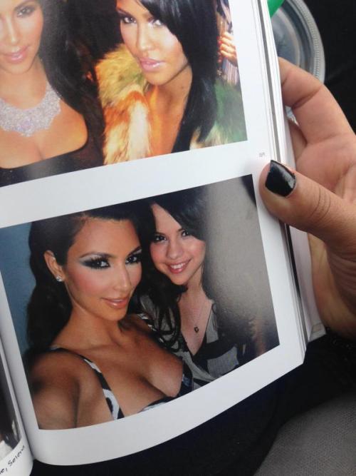 @jazminnvargas:

Look who made the cut for @KimKardashian&rsquo;s &lsquo;Selfie&rsquo; book (@selenagomez) 

