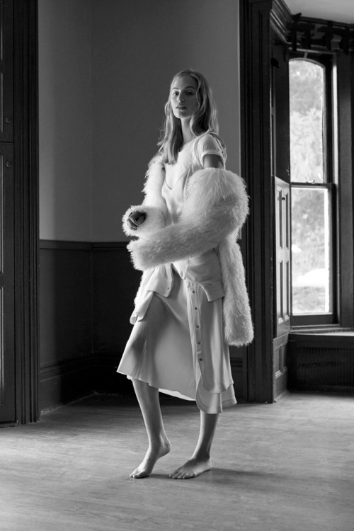 senyahearts:Vanessa Axente by Stas Komarovski for Models.com,... - Bonjour Mesdames