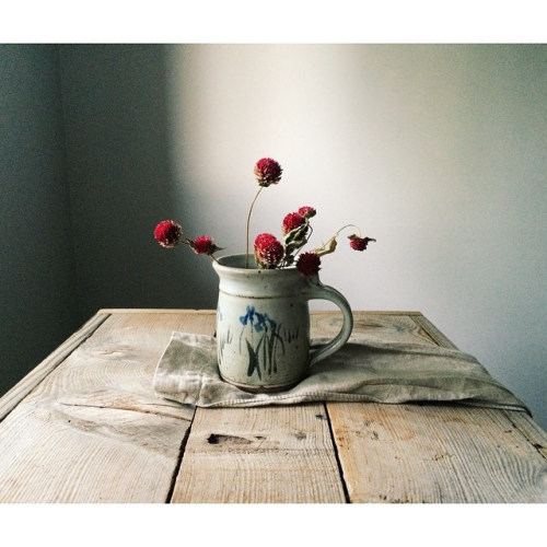 mynameisjoanne:

Love this simple sweet vintage stoneware pottery mug by grindstonegirl ( kathi roussel ) on Flickr.