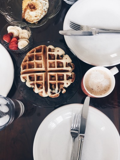 fhlorai:

breakfast. 
Instagram: tayyv
