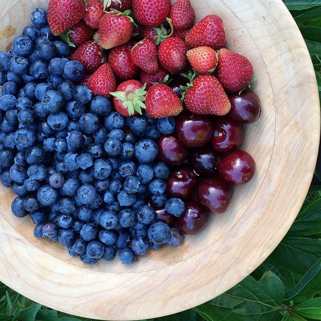eat-to-thrive:

Fruit for breakfast (as usual!)… blueberries, cherries, &amp; some fresh picked strawberries.  #yum