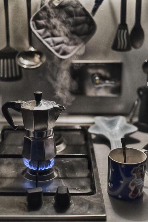 Nunca es tarde para hacerse un café. It’s never too late to make yourself a coffee.