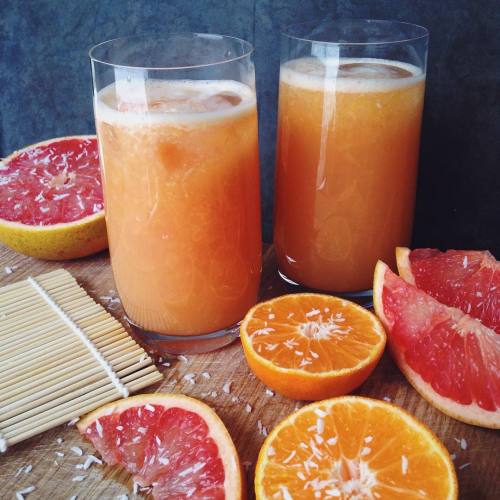 veganarchi:

Freshly squeezed grapefruit and orange juice to bring in the New Year! 🎉🍊👌 Happy 2016 everyone!! Hope everyone had a great night last night, whether that was going out with friends or having a nice night at home ☺ I’m looking forward to a great year  with awesome friends and family, getting to study what I love, being creative on the daily, fitness, and of course lots and lots of amazing vegan food 👍 What are you looking forward to in 2016?  #vegan #veganeats #vegansofig #vegancommunity #whatveganseat #veganfoodshare #veganfood #juice #fresh #fruit #orange #grapefruit #raw #hclf #hclfv #healthy #breakfast #plantbased #personal #newyear #happynewyears
