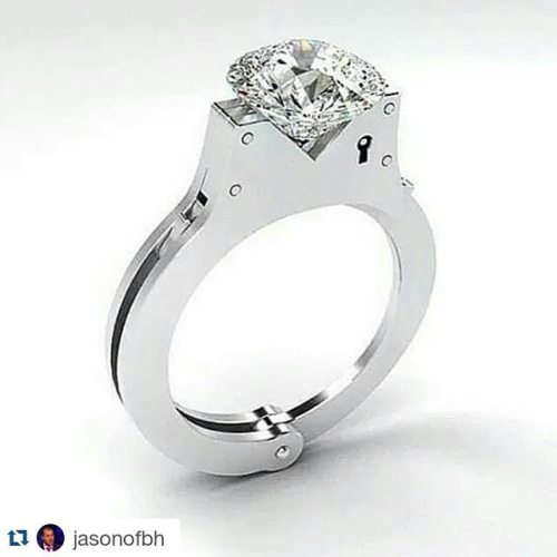createurdeclassemagazine:

#Repost @jasonofbh
・・・
This one put a smile on our face. Creative. #bridal Not our ring but we thought it was creative