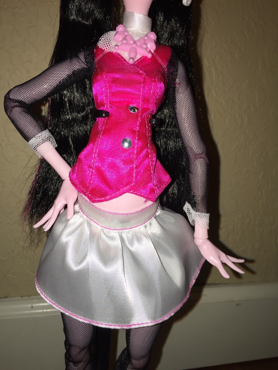 sailorevermonster:

Draculaura frightfully Tall and First release Draculaura comparison.