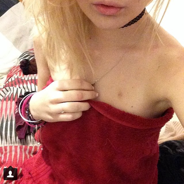 Took an after shower selfie on my boyf&rsquo;s account ehe ^_^ go follow him!! @sacrificial_ :3 #girl #selfie #pale #blonde #me