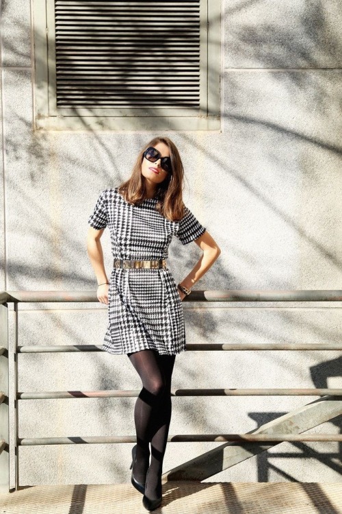 fashion-tights:

Mixing together : houndstooth &...