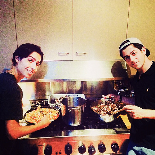 
@DavidHenrie: &ldquo;Seafood pasta. Who is hungry?&rdquo;
