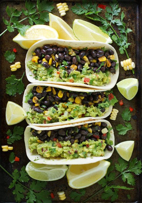 vegan-yums:

Loaded Guacamole Tacos / Recipe
