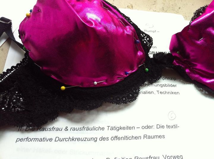 Vortrag und Kostümteilchen für den Gender Salon München vorbereiten. Ihr kommt doch alle?? http://ift.tt/1wxiyF5