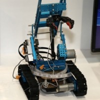 三合一教育机器人套装，适用于各种地形