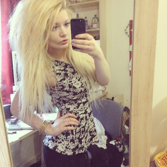 you can&rsquo;t rely on anyone but yourself. #me #selfie #blonde #girl #pose #blondehair #longhair #outfit #blonde girl #bedroom