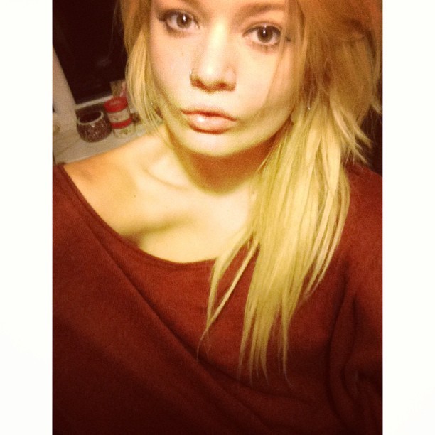 Lacking in make up its 1am but I&rsquo;m not tired fs. #selfie#me#face#girl#pose#pout#bones#collarbones#jumper#blonde#blondehair#blondegirl#eyeliner#ipad