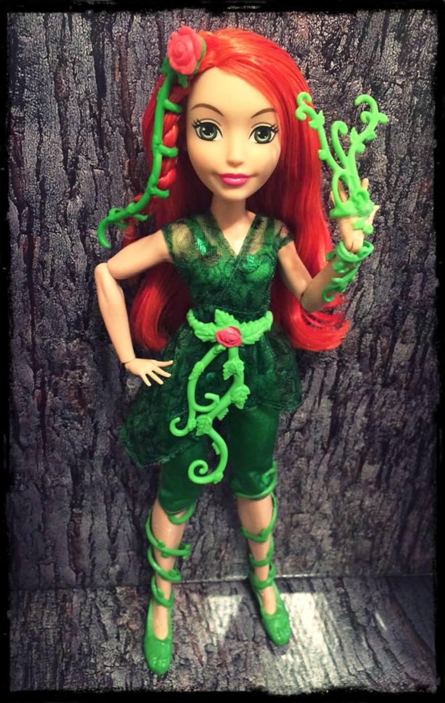 DC Super Hero Girls&rsquo; Poison Ivy™!Learn about her: Poison Ivy, aka &ldquo;Ivy&rdquo;, is a genius when it comes to the biology and plants. Being shy and far more comfortable with plants than people, Ivy spends most of her time in the Super Hero High greenhouse. While she has the power to control plants, they can sometimes get out of hand.Super Powers: Genius Level Intellect, Summons and Controls Plants.