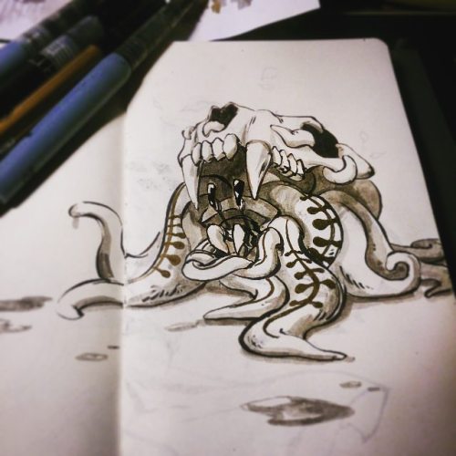 Day 20 #inktober x #drawlloween - Skull 
Hermit squib finds a nice cozy home in a lion skull. Had a headache last night&hellip;couldn&rsquo;t function 😵
#late #inktober2015 #ink #blackandwhiteandgold #squib #skull