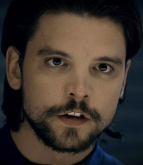 Andrew Lee Potts aka Connor Temple - Primeval 4x02<br />
textualdeviance:<br />
Spamming Andrew tonight. Sorreh. :)<br />
Wait. No I’m not. Andrew Spam For All! Whether you want it or not… ;)<br />
=) i’m so glad you and pottsfanatic made a tumblr account…! xD