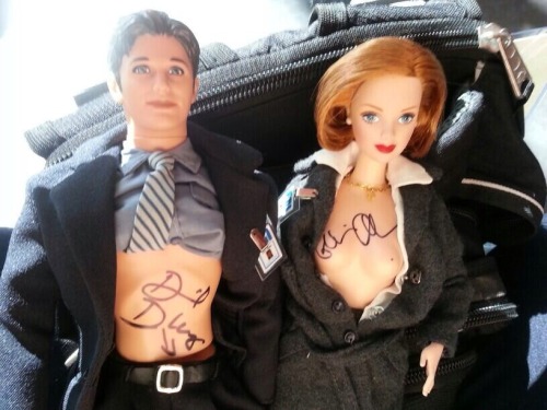 everdeer: @mrush353 with the most priceless Mulder and Scully ever! #XFiles 