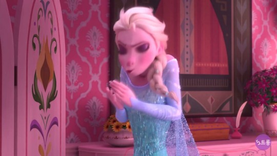 La Reine des Neiges : Une Fête Givrée [Court-Métrage Walt Disney - 2015]  - Page 16 Tumblr_nsza6lEm8G1tapxv4o1_540