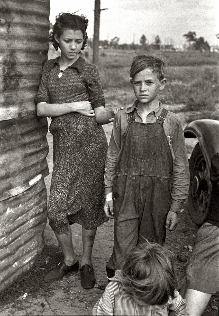 flashofgod: Arthur Rothstein, Family of a migrant fruit worker, 1937. 