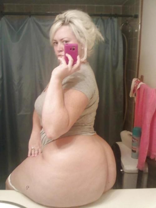 Amateur pawg with big round ass