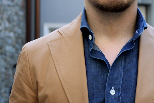 Details - Cotton suit and denim shirt