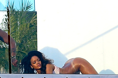 Rihanna uncensored oops