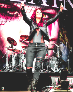 Charlotte Wessels (ou Chacha pour les intimes) - Page 5 Tumblr_nc42d6sMfD1tpcrk8o2_r1_250