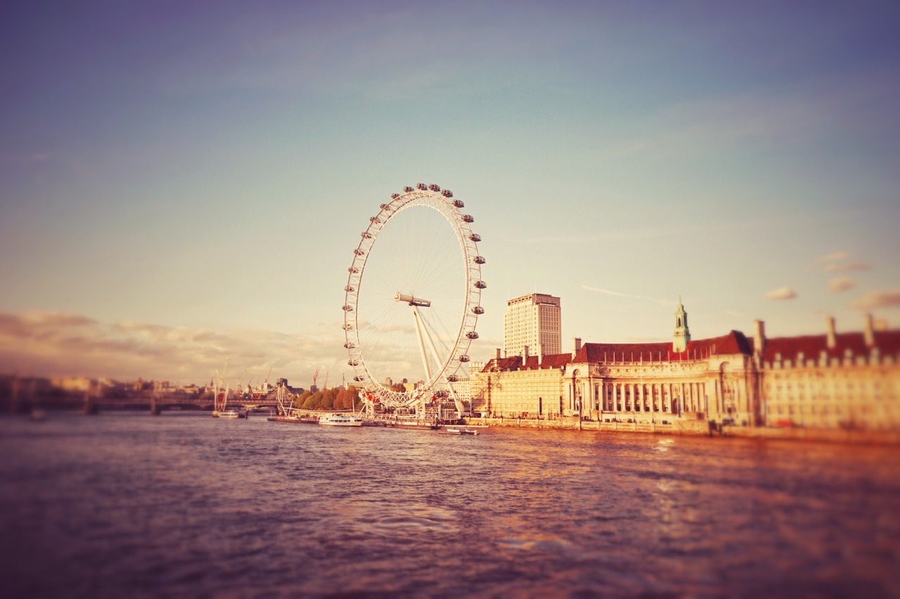 The London Eye at sunset. 🎡🌅