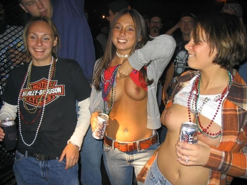 Girls flashing at mardi gras tits