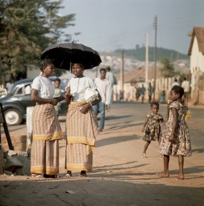 shopcoletteclayton:

Vintage street style…Ibadan, Nigeria. 1960